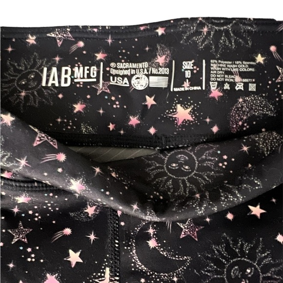 I am becoming 3 inch shorts no ride celestial print moon stars size large - Picture 4 of 4